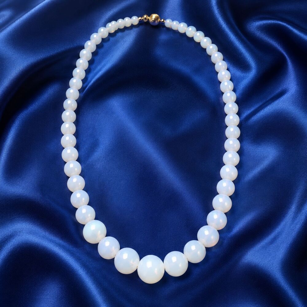 Vintage White Opalescent Moonglow Graduated Bead Necklace